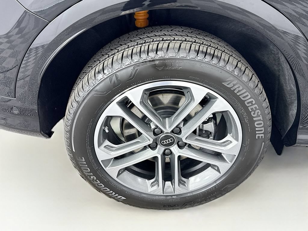 Used 2025 Audi Q5 Premium AWD/4WD image 34