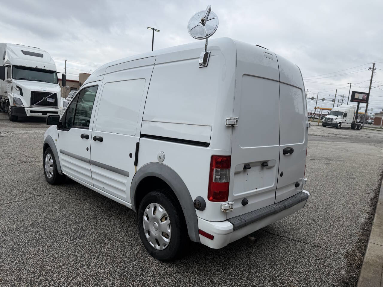 Used 2011 Ford Transit Connect XLT image 3