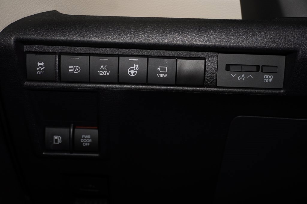 Used 2021 Toyota Sienna Platinum image 16