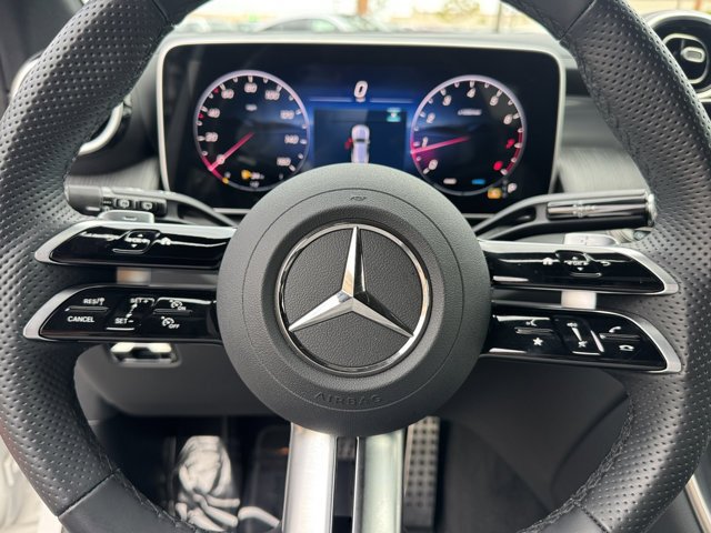 Used 2025 Mercedes-Benz GLC 300 4MATIC image 24