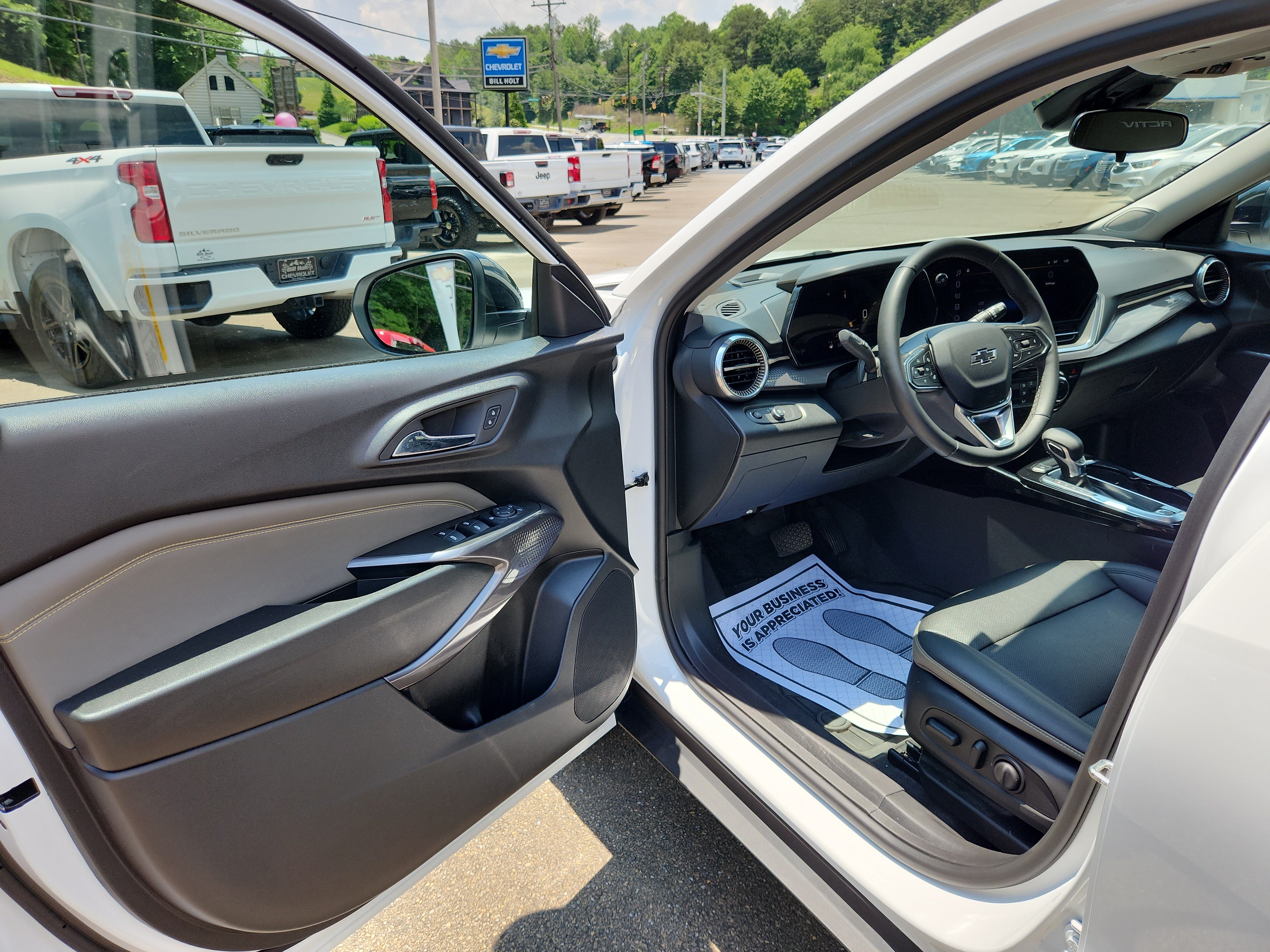 Used 2025 Chevrolet Trax ACTIV FWD image 10