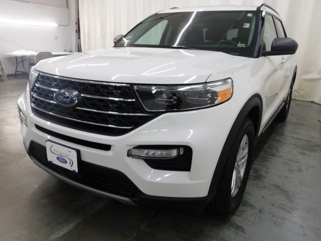 Used 2022 Ford Explorer XLT w/ Equipment Group 202A image 8