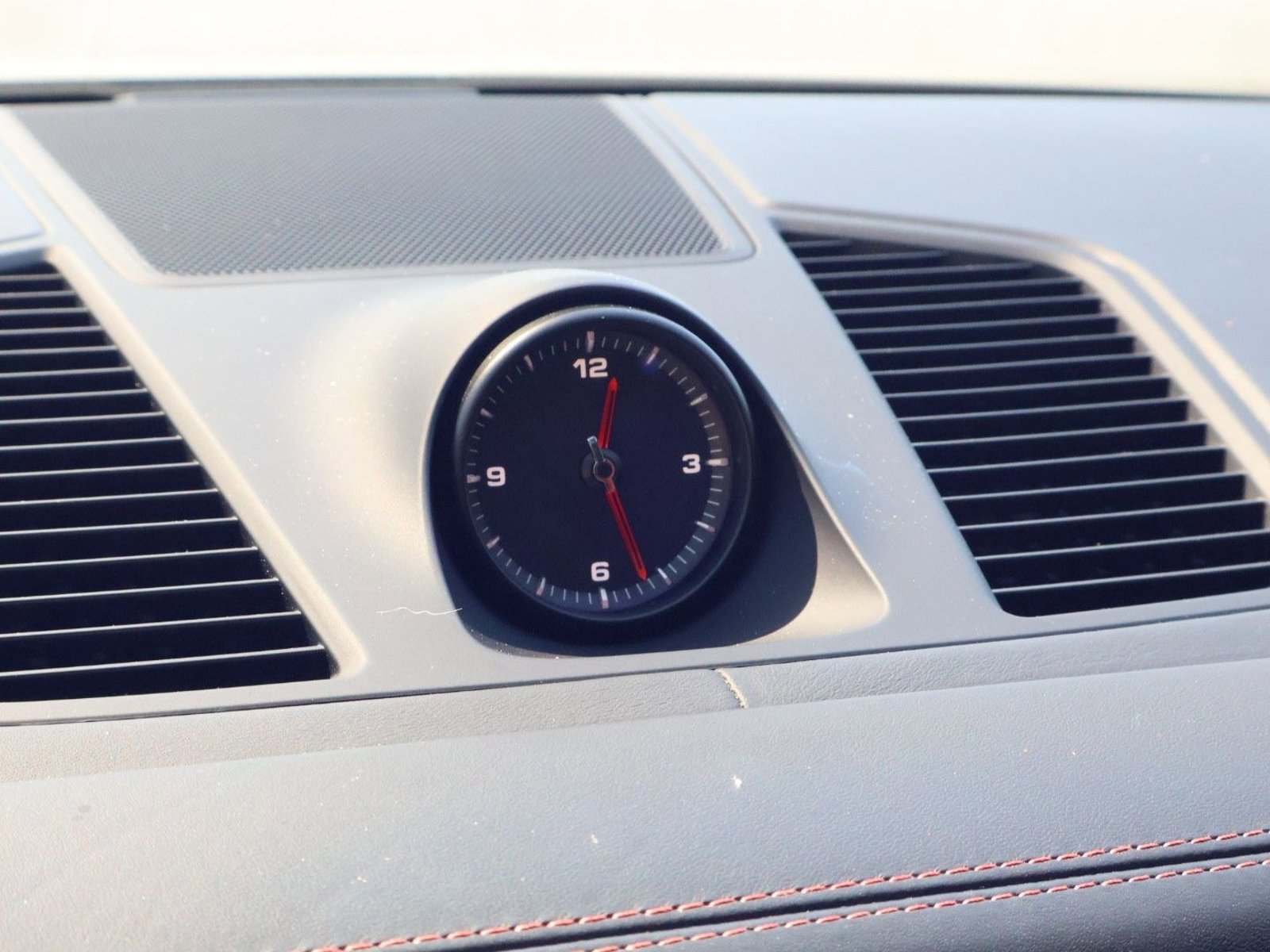 Certified 2023 Porsche Cayenne E-Hybrid image 27