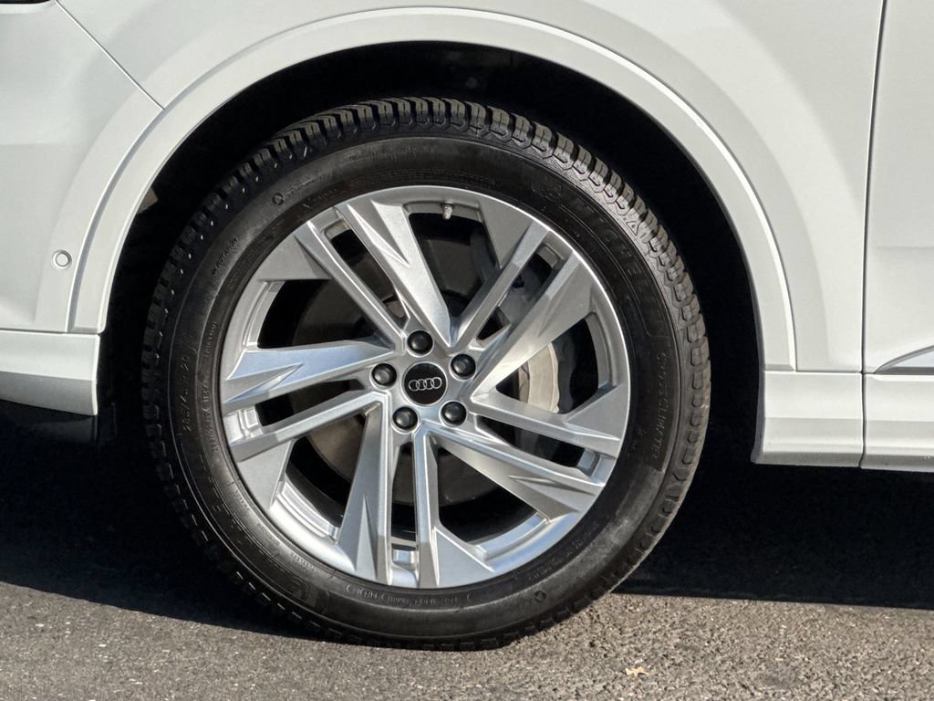 Used 2023 Audi Q7 3.0T Premium AWD/4WD image 37
