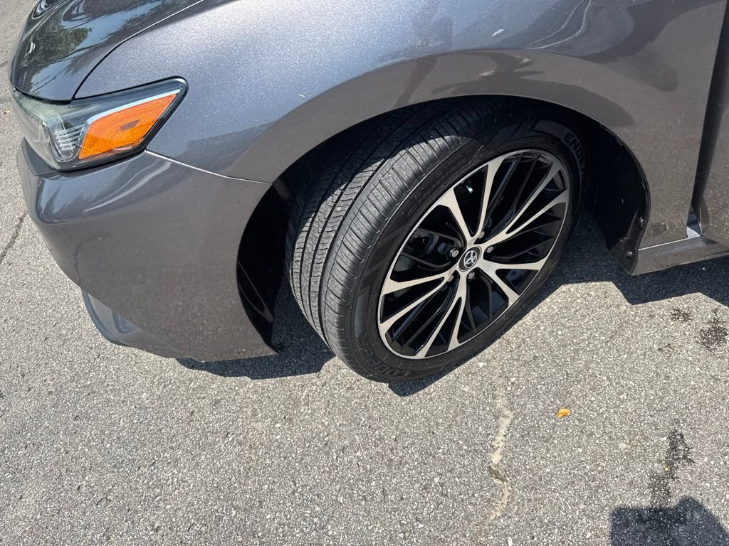 Used 2020 Toyota Camry SE FWD image 34