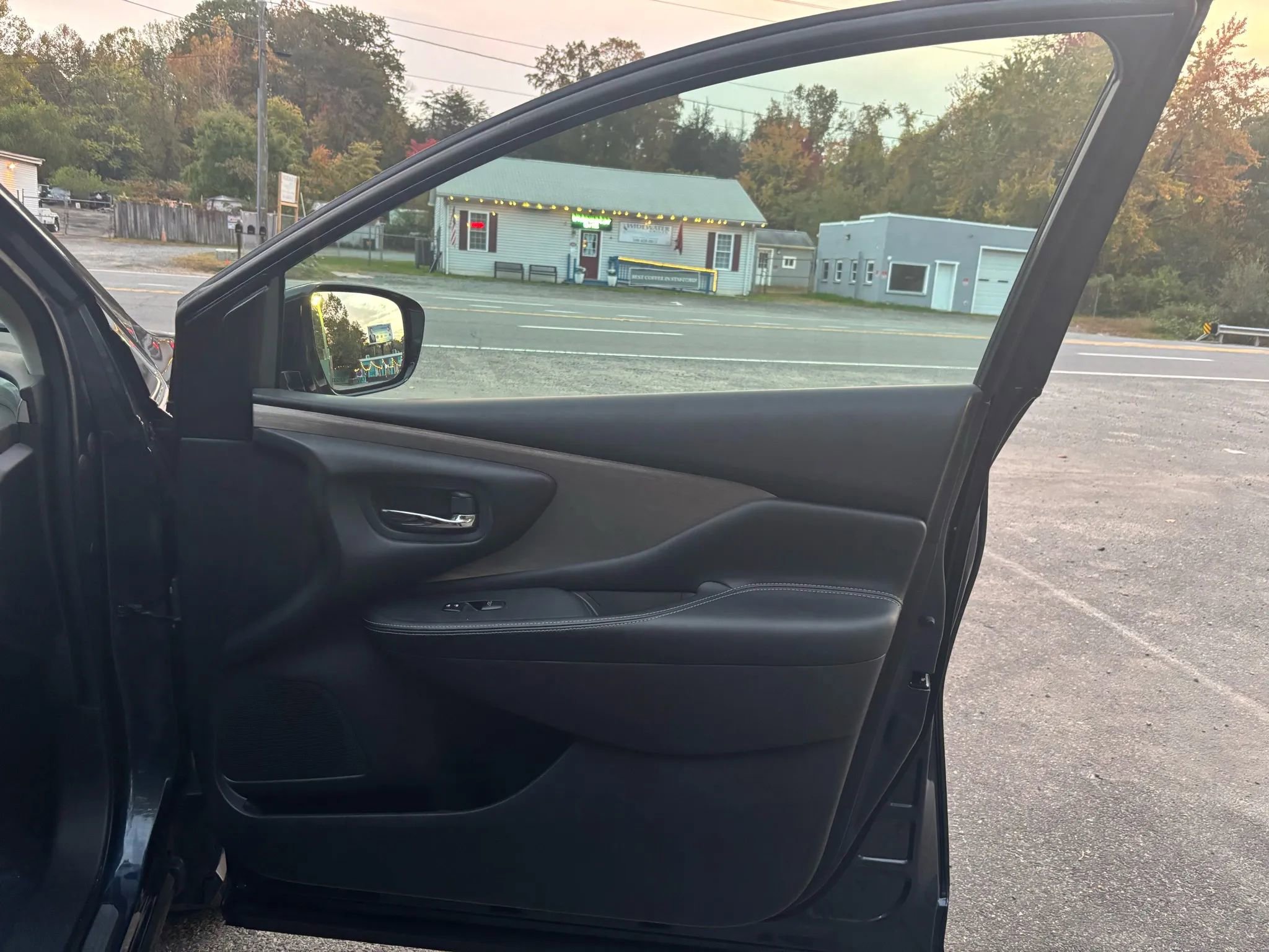 Used 2016 Nissan Murano SV image 15