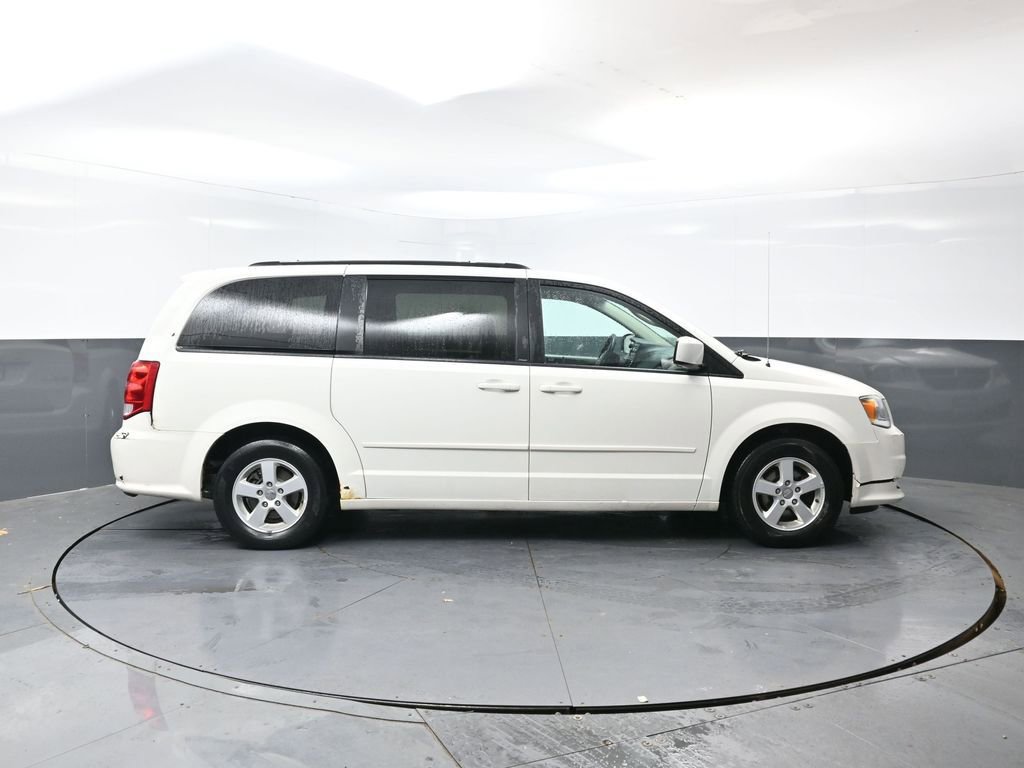 Used 2013 Dodge Grand Caravan SXT image 2