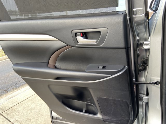 Used 2019 Toyota Highlander XLE image 54