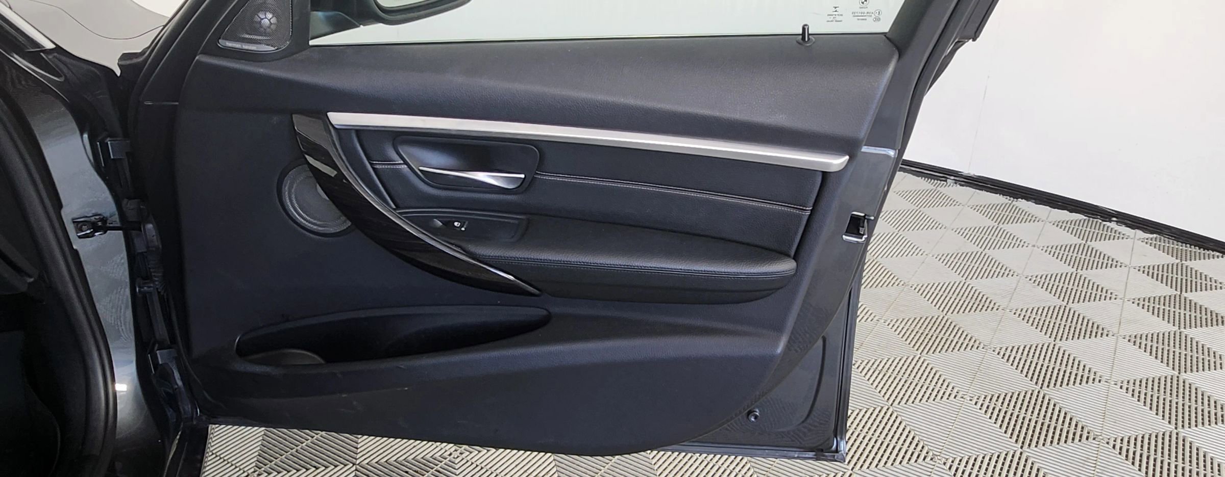 Used 2016 BMW 330e image 19