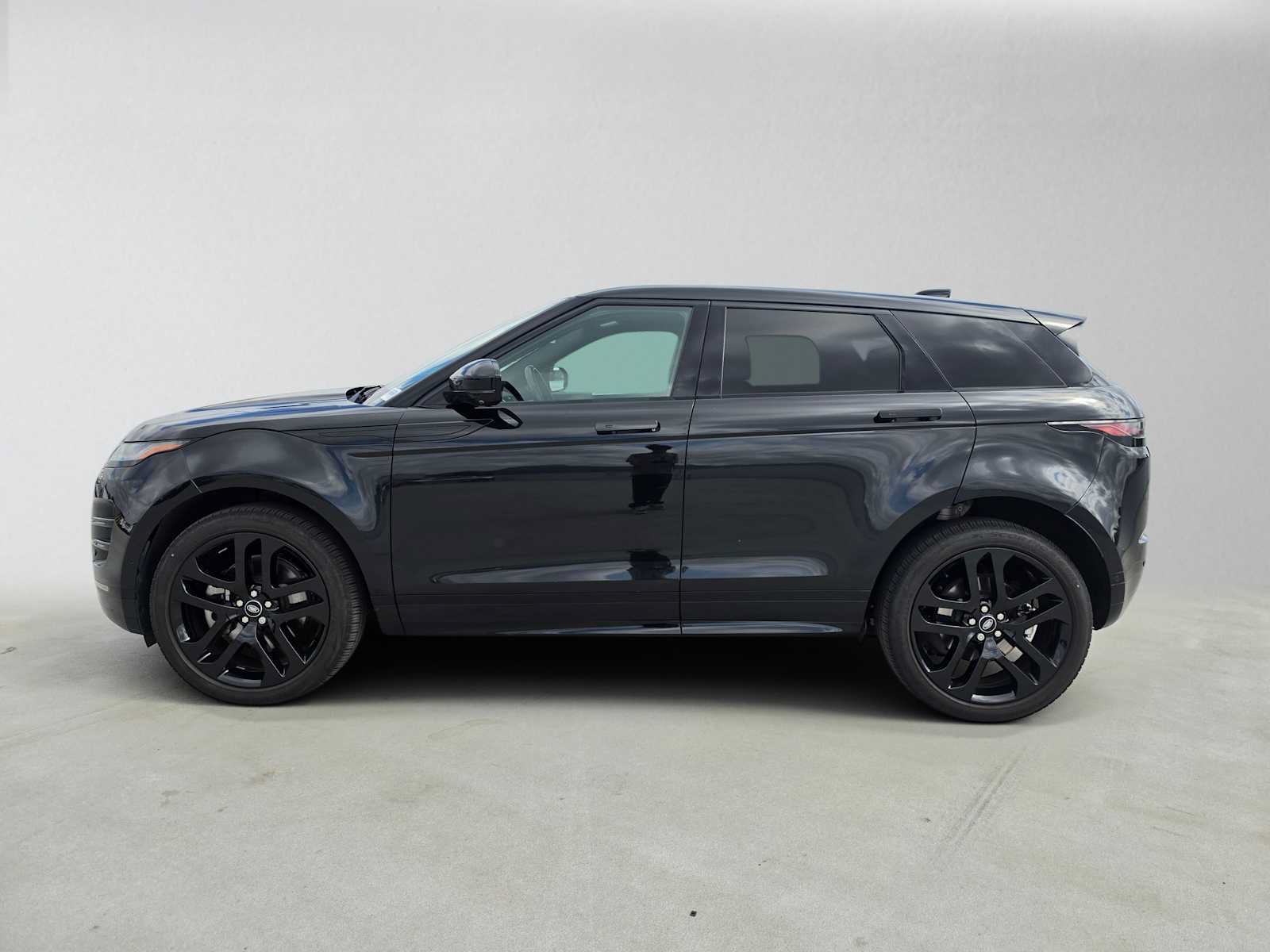 Used 2024 Land Rover Range Rover Evoque Dynamic SE AWD/4WD image 2