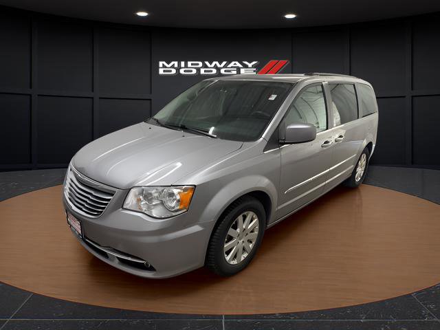 Used 2016 Chrysler Town & Country Touring FWD image 2
