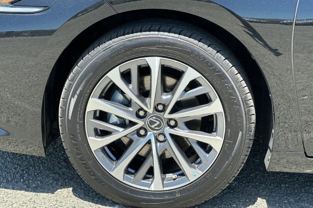 Used 2024 Lexus ES 350 w/ Accessory Package (Z2) FWD image 32