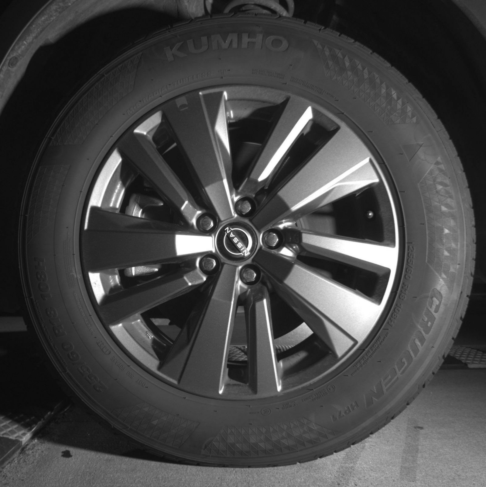Used 2025 Nissan Pathfinder SV FWD image 15