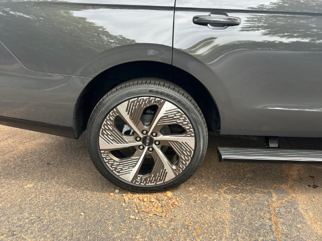 New 2026 Lincoln Navigator Black Label w/ Black Label Special Edition AWD/4WD image 19