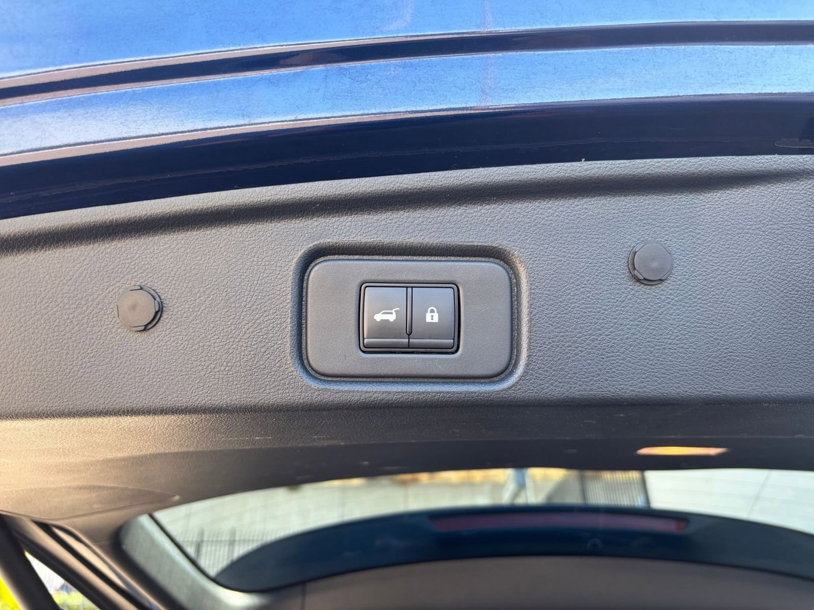 Used 2025 Nissan Pathfinder SV image 23