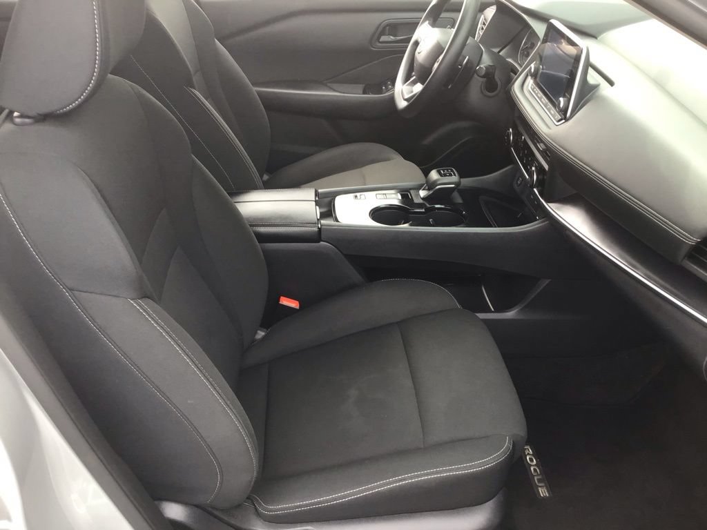 Used 2025 Nissan Rogue S FWD image 8
