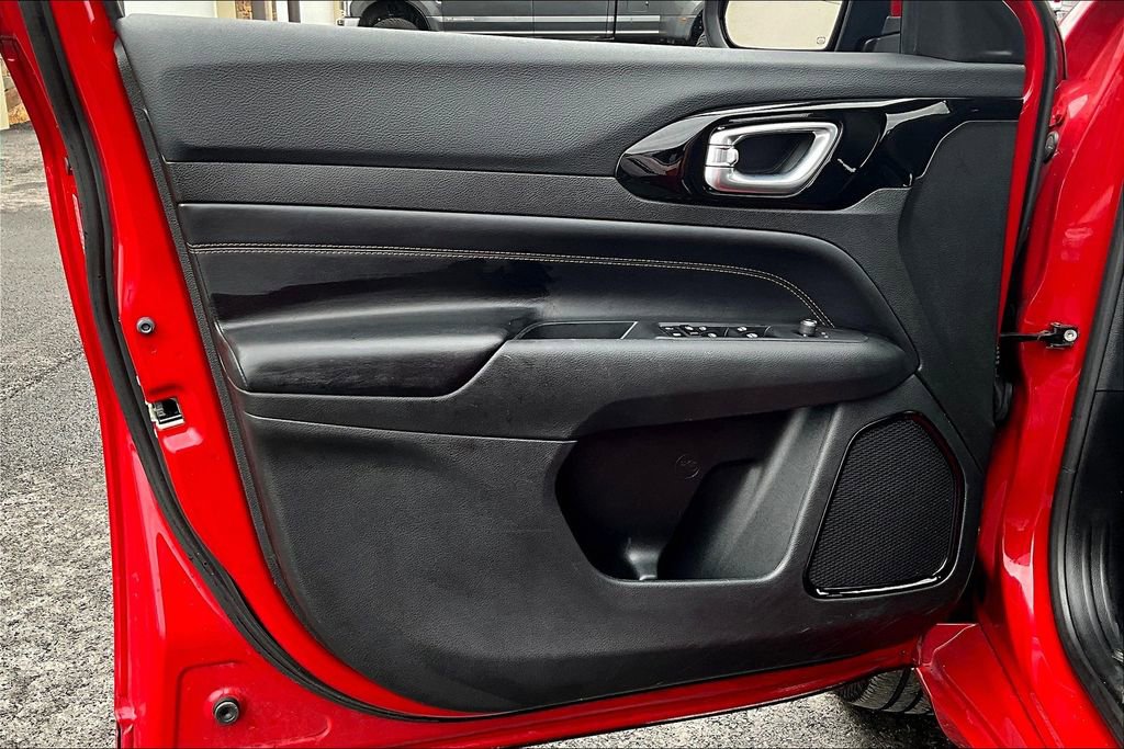 Used 2023 Jeep Compass Limited image 18