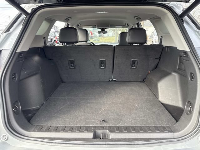 Used 2023 GMC Terrain SLT AWD/4WD image 8