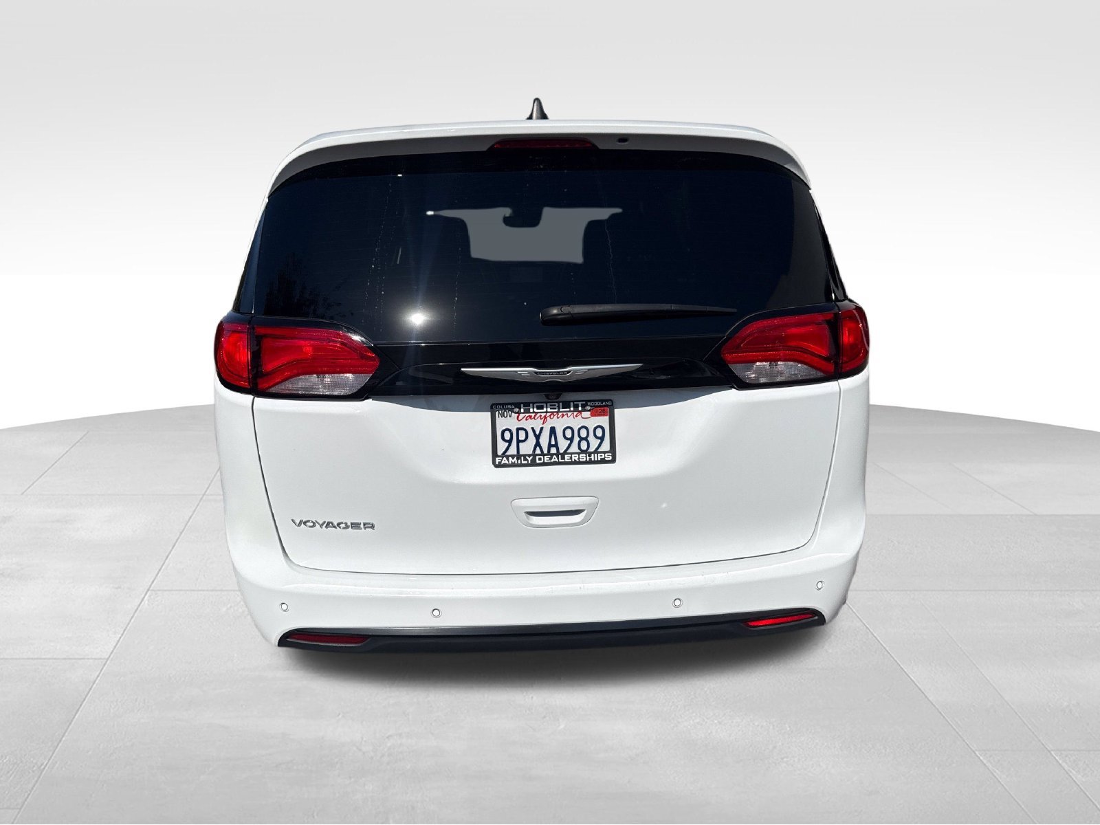 Used 2025 Chrysler Voyager LX FWD image 4