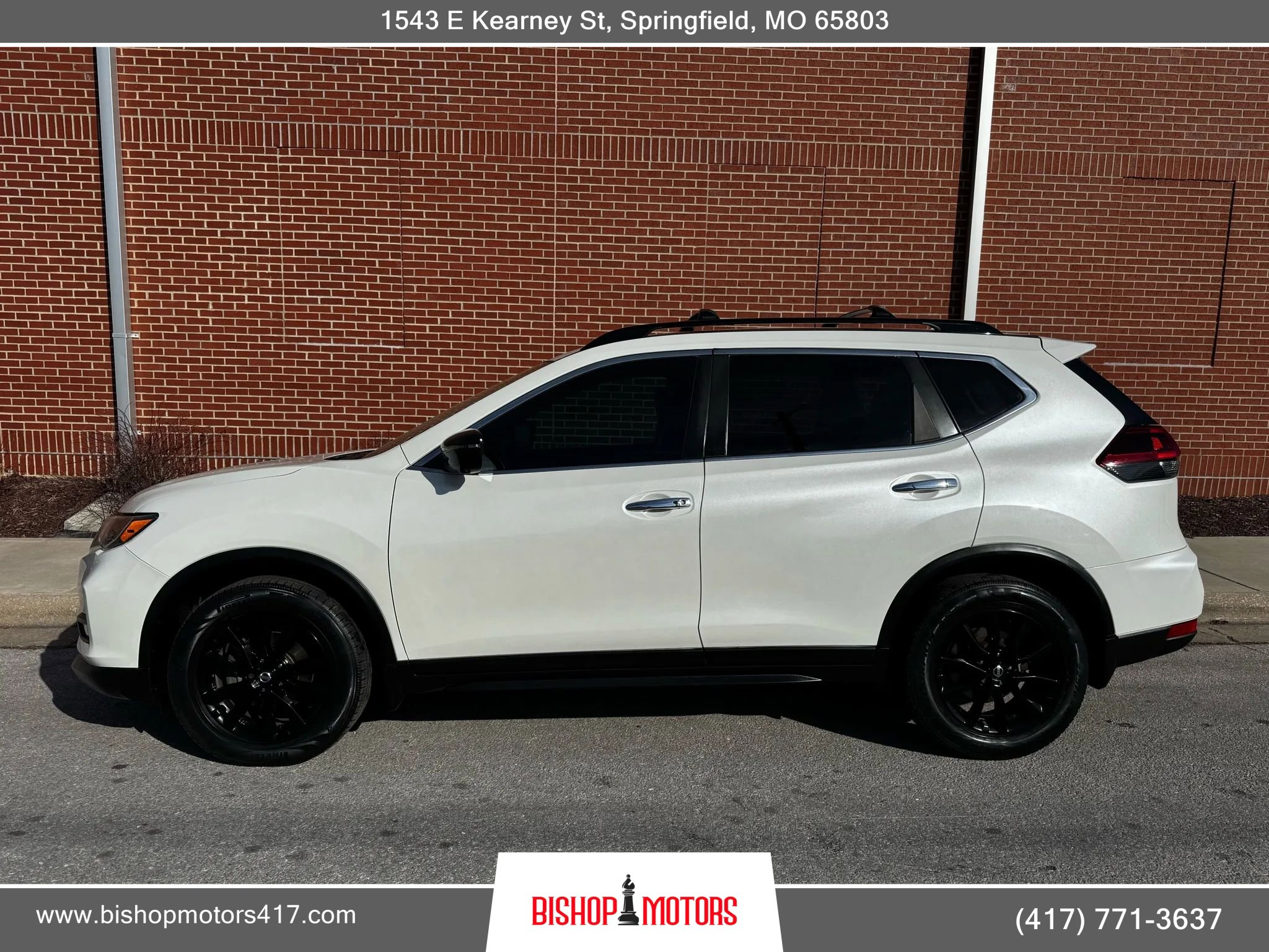 Used 2018 Nissan Rogue SV w/ Premium Package image 2