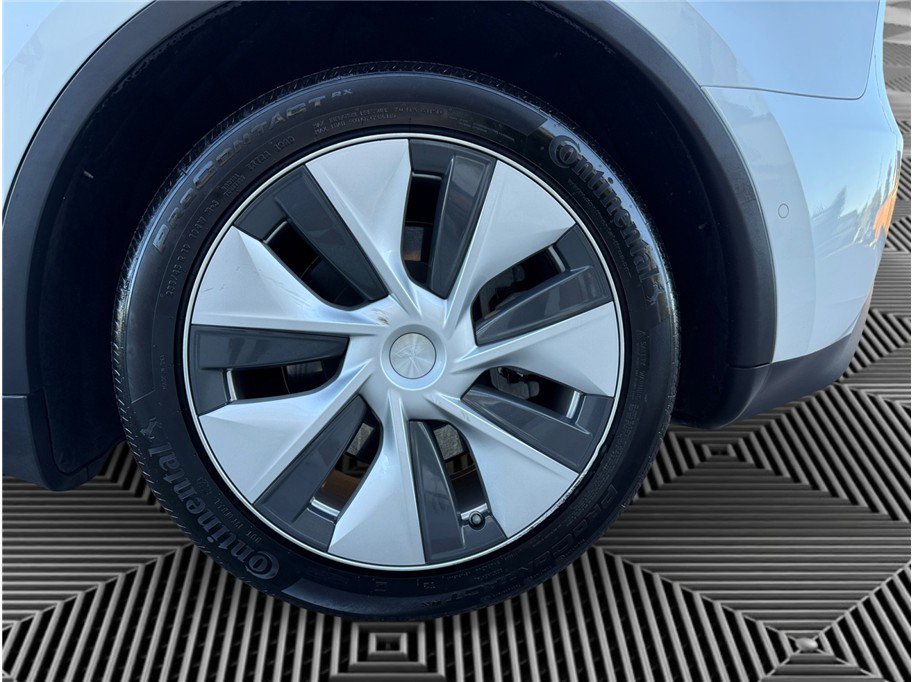 Used 2020 Tesla Model Y Long Range image 14