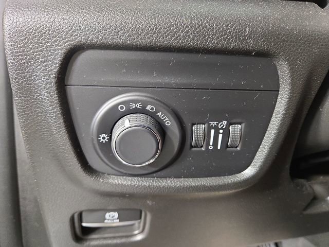 Used 2023 Jeep Grand Cherokee L Laredo AWD/4WD image 29