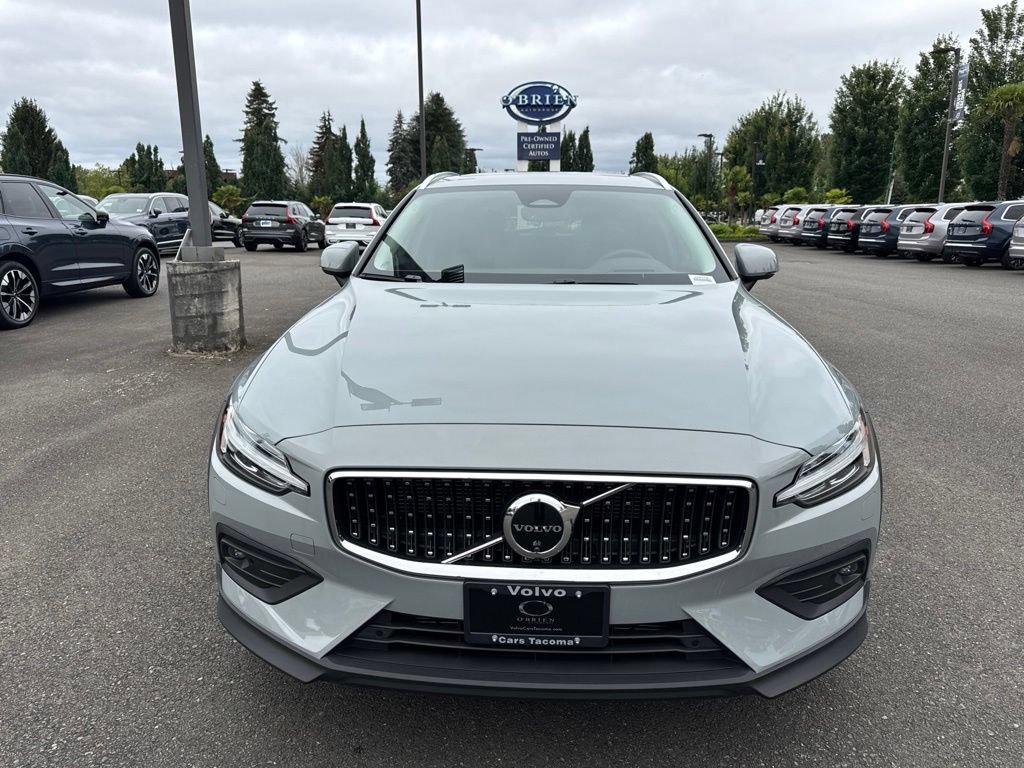 New 2026 Volvo V60 B5 Cross Country Ultra w/ Climate Package AWD/4WD image 9