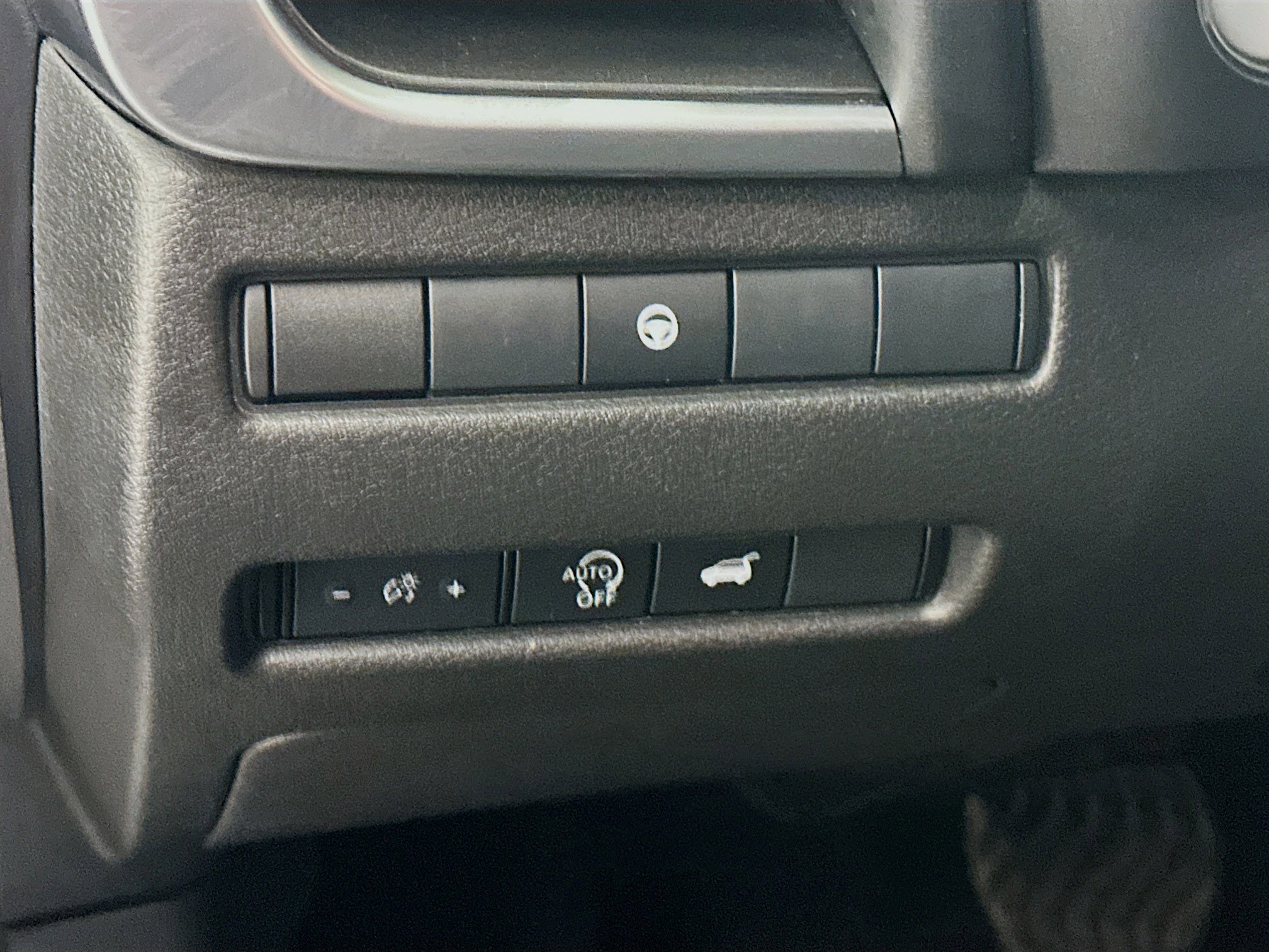 Used 2025 Nissan Rogue SV image 17