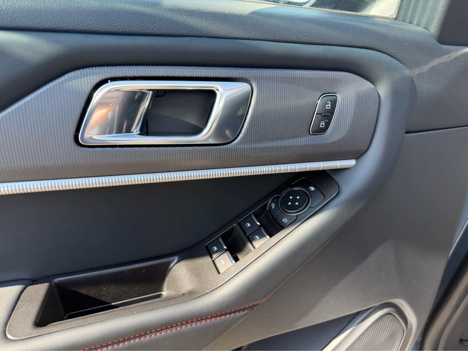 New 2025 Ford Explorer ST-Line image 8