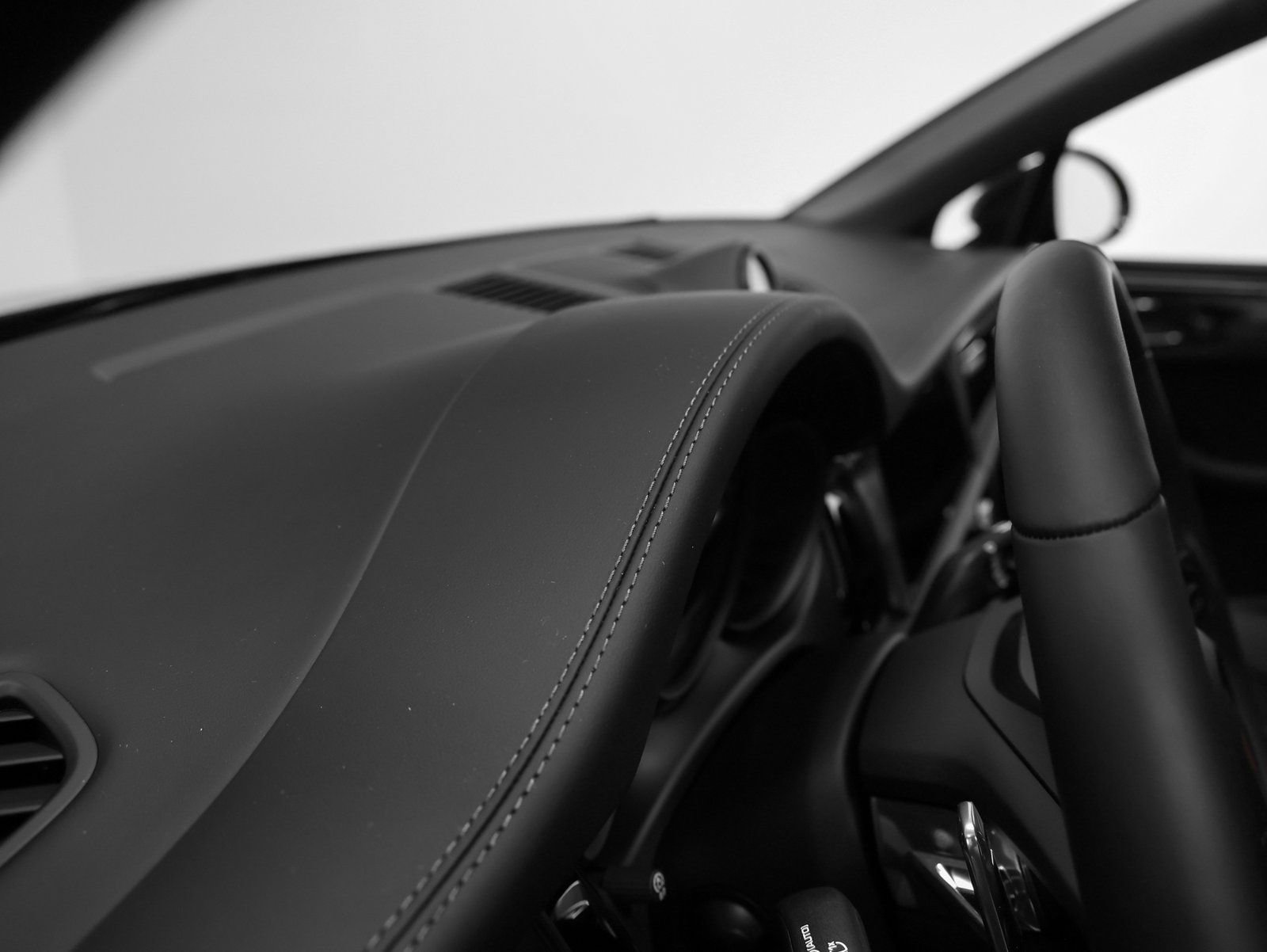 Certified 2026 Porsche Macan image 33