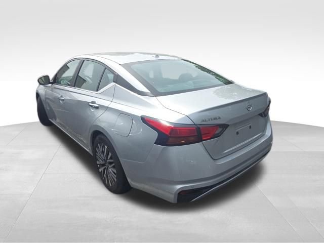 Used 2025 Nissan Altima 2.5 SV FWD image 3
