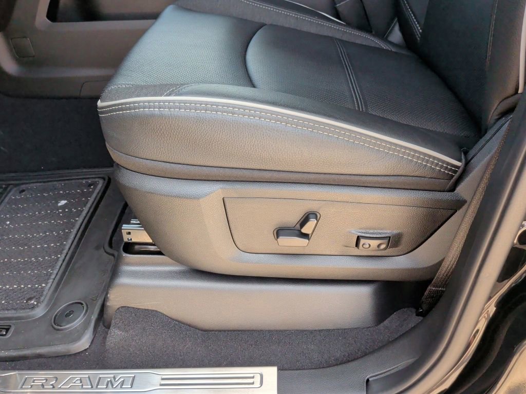 Used 2025 RAM 3500 Limited AWD/4WD image 14