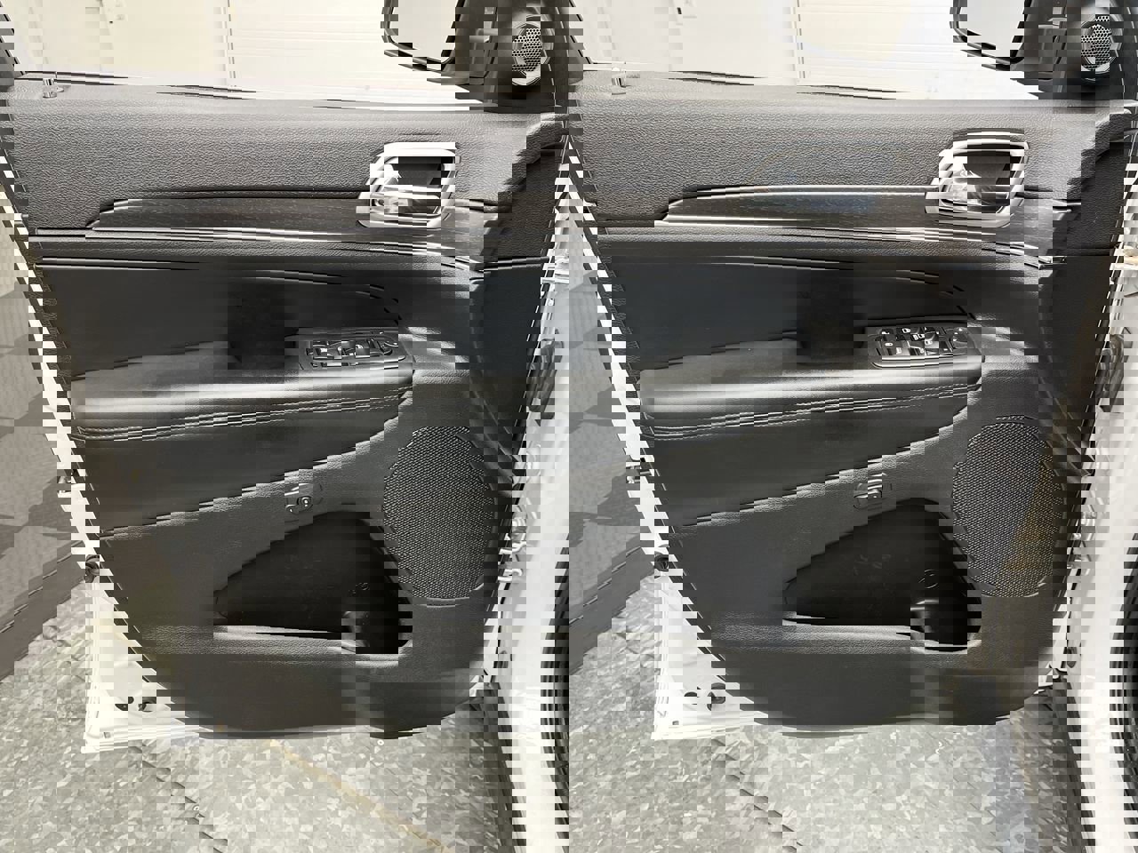 Used 2018 Jeep Grand Cherokee Limited image 7