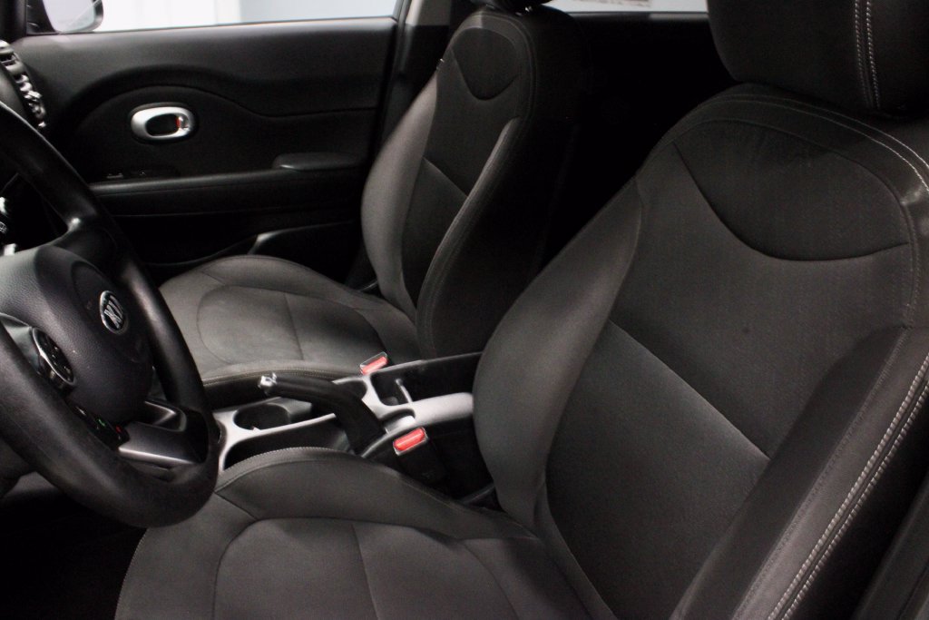 Used 2015 Kia Soul FWD image 23