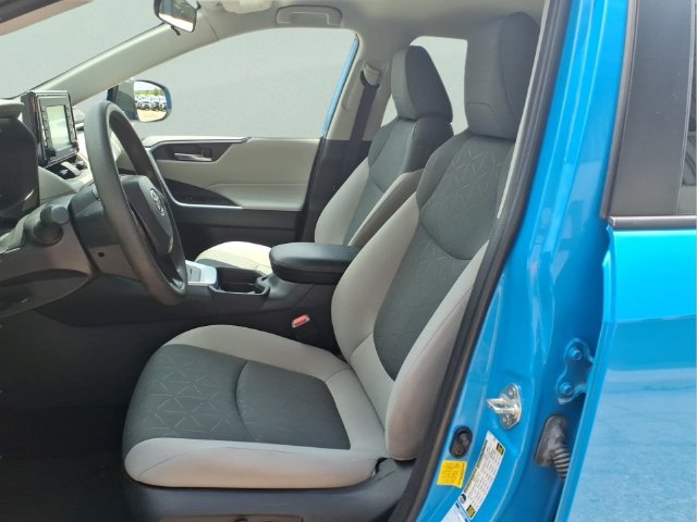 Used 2021 Toyota RAV4 XLE AWD/4WD image 12