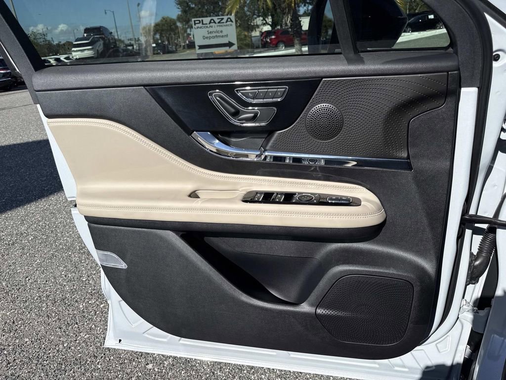 New 2026 Lincoln Corsair Premiere image 18