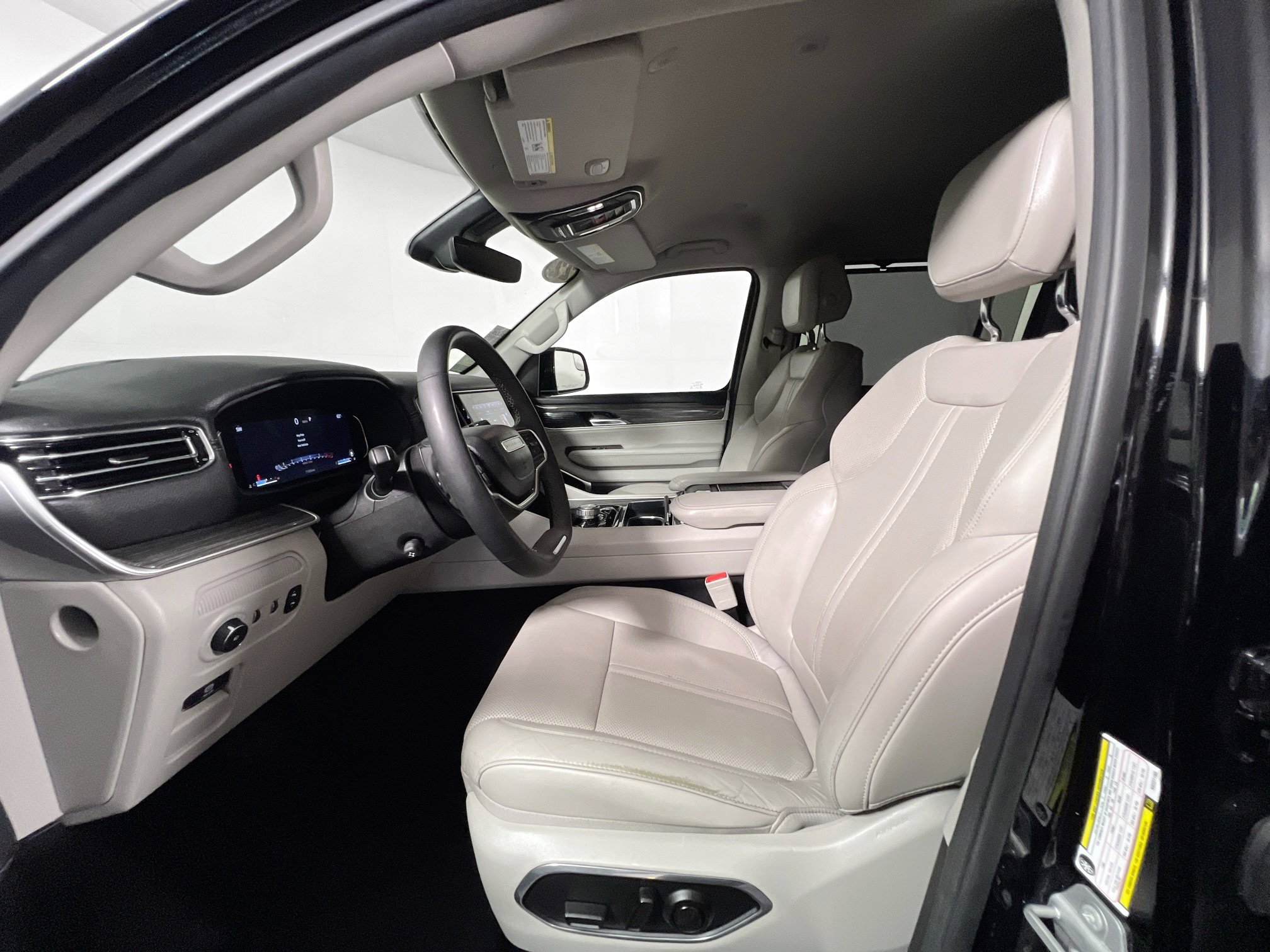 Used 2022 Jeep Wagoneer Series III w/ Convenience Group I image 14