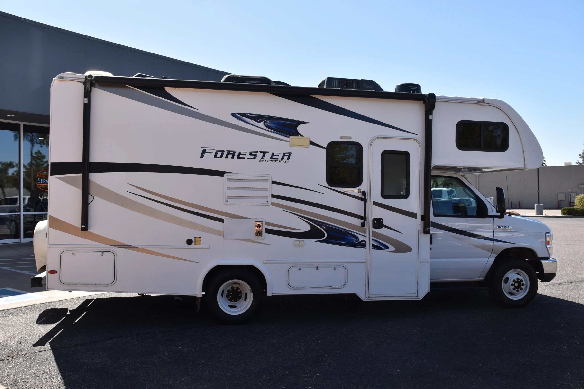 Used 2019 Ford E-450 and Econoline 450 Super Duty w/ Motorhome Prep Package RWD image 6