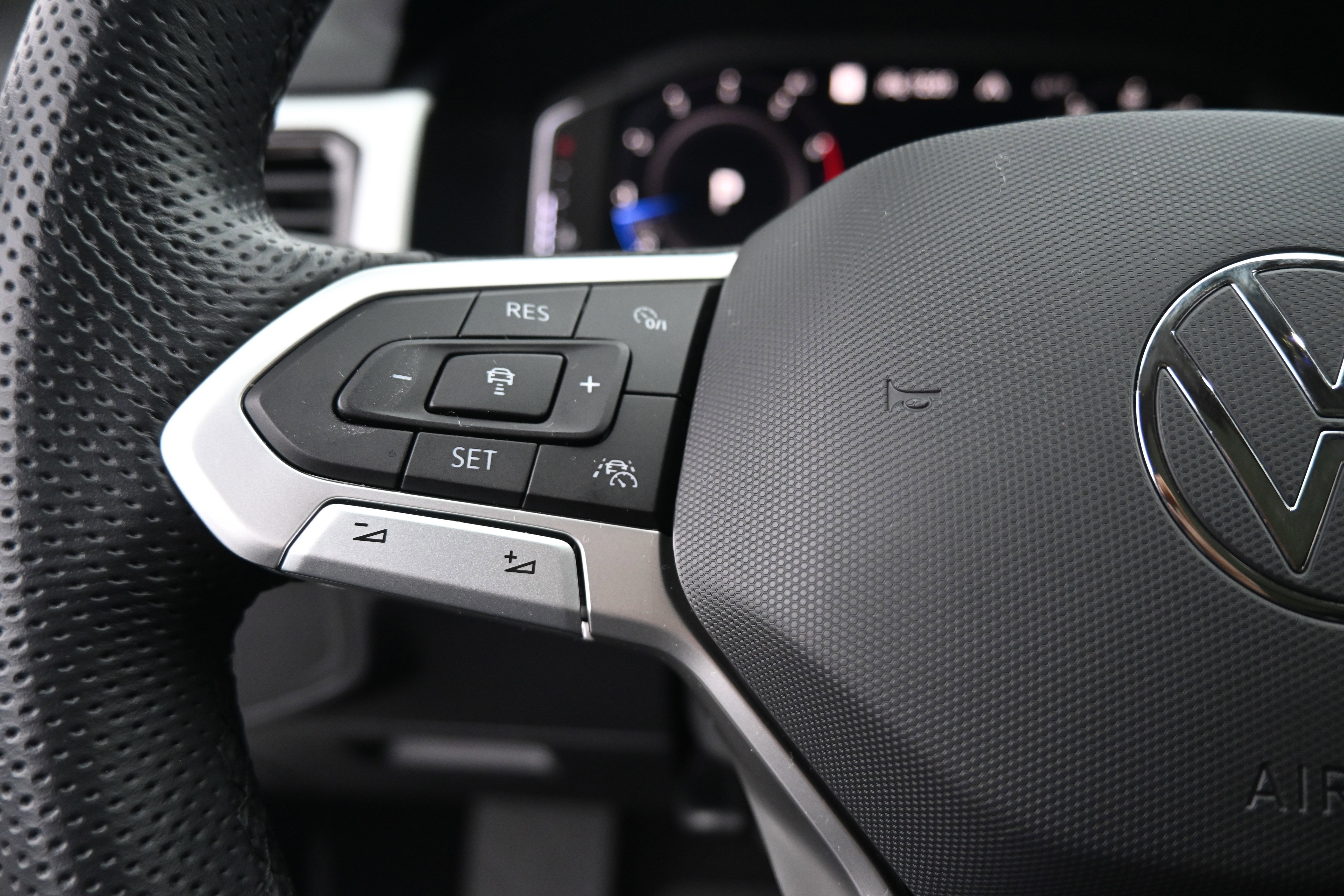 Used 2023 Volkswagen Atlas SEL R-Line image 19