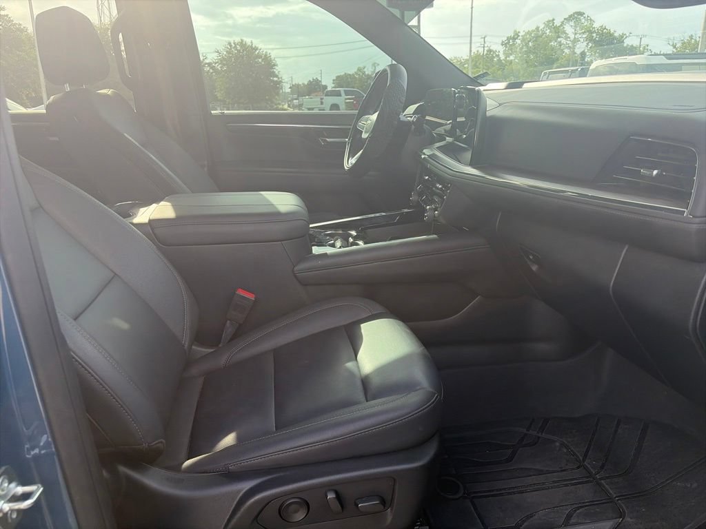 Used 2025 Chevrolet Tahoe LT RWD image 9
