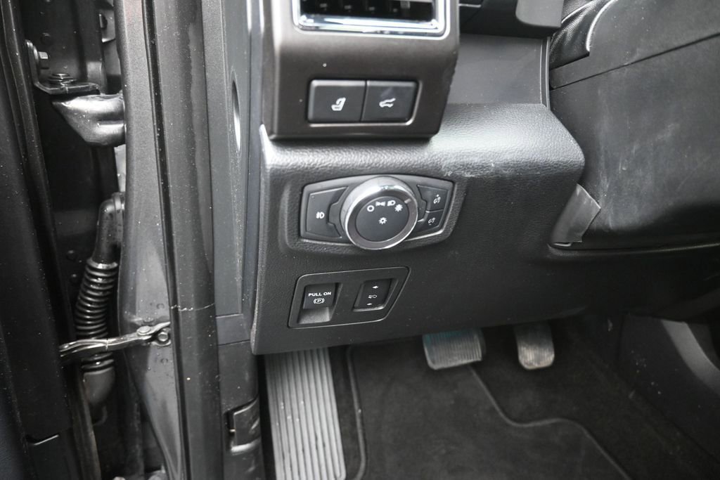 Used 2019 Ford Expedition Limited w/ Equipment Group 303A RWD image 13