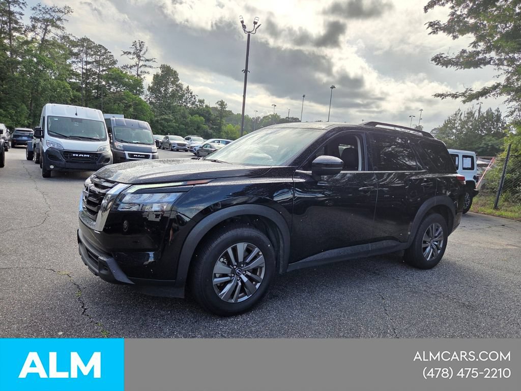 Used 2025 Nissan Pathfinder SV FWD image 4