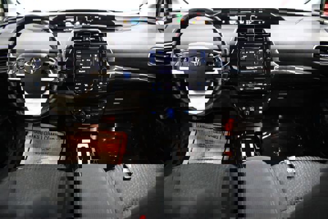 Used 2016 Toyota Prius Three image 2