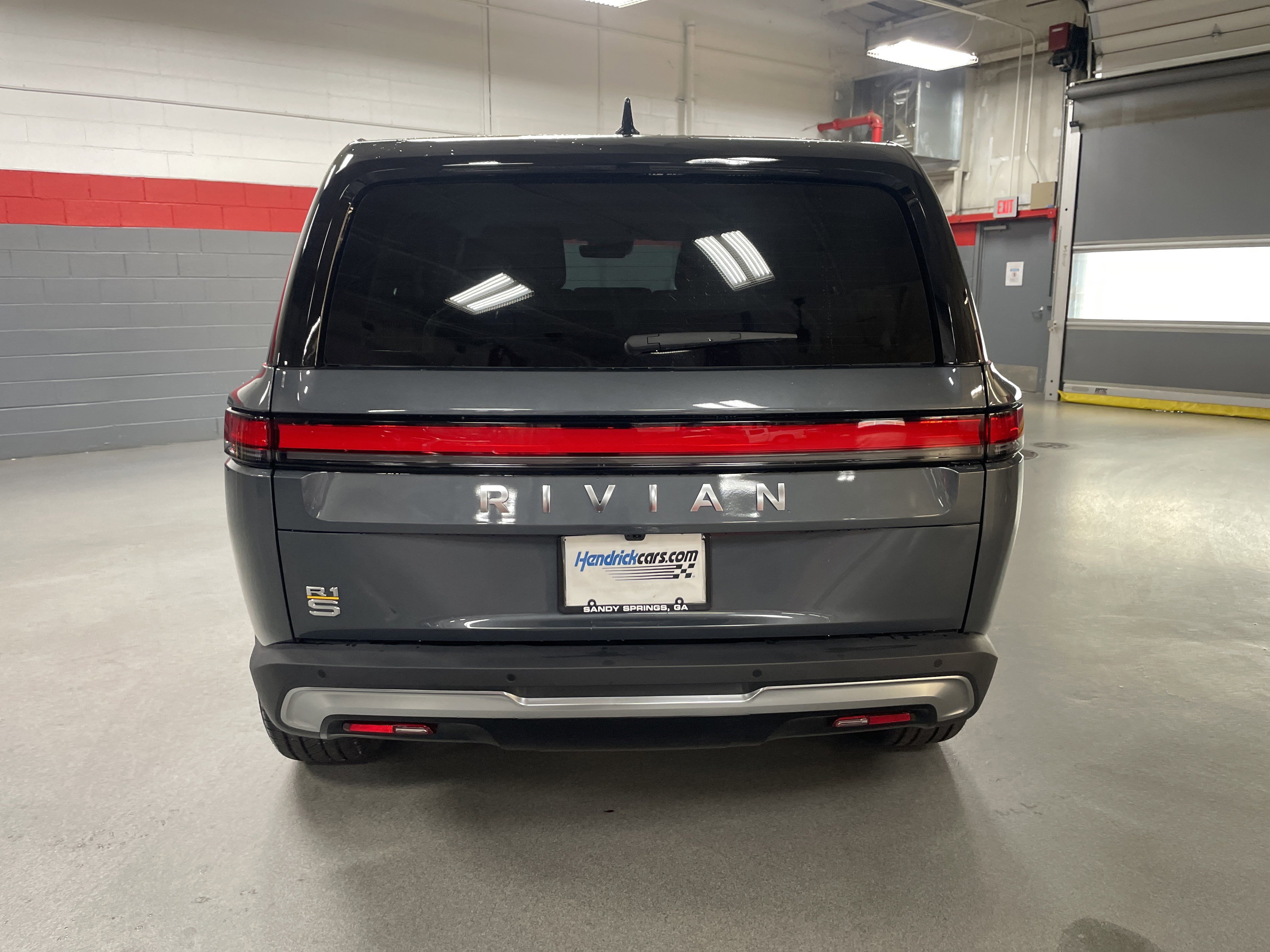 Used 2024 Rivian R1S Adventure image 9