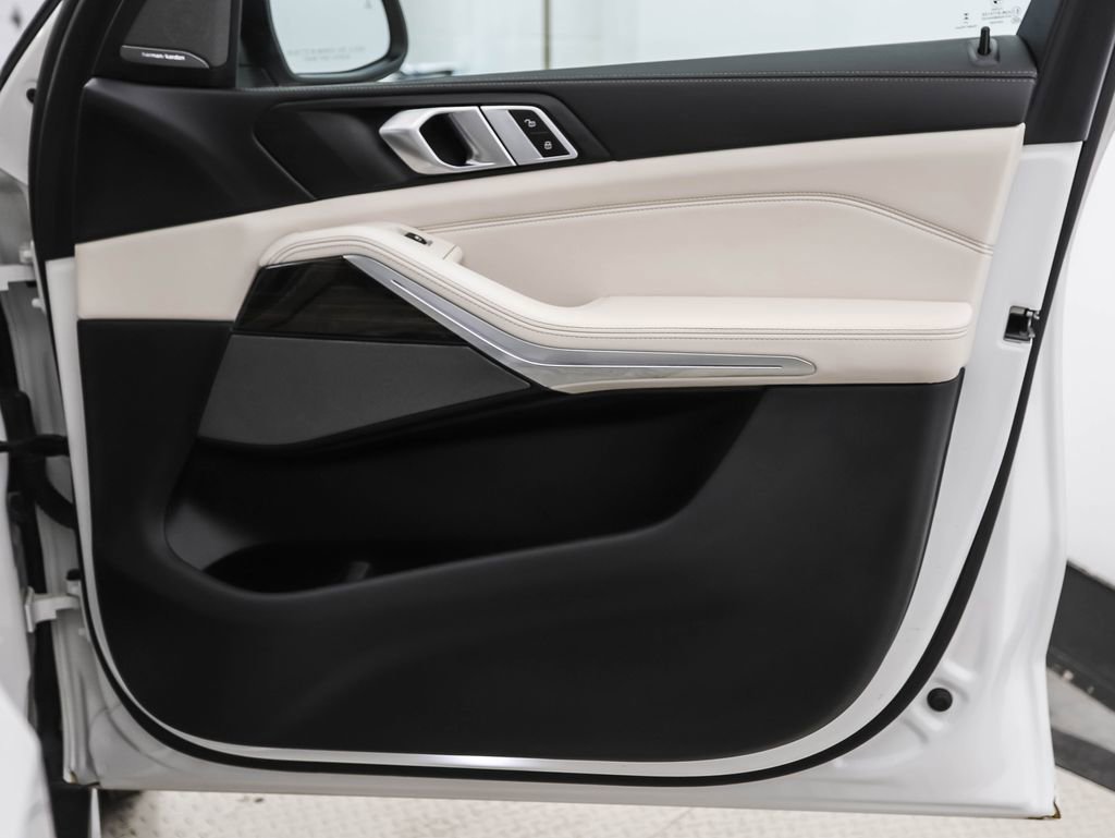 Certified 2024 BMW X5 xDrive40i w/ Premium Package image 29