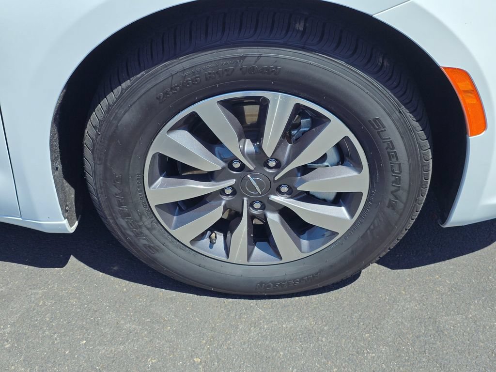 Used 2023 Chrysler Pacifica Limited FWD image 10