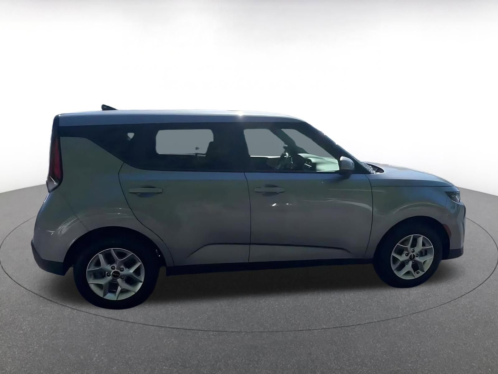 Used 2025 Kia Soul LX w/ LX Technology Package FWD image 16