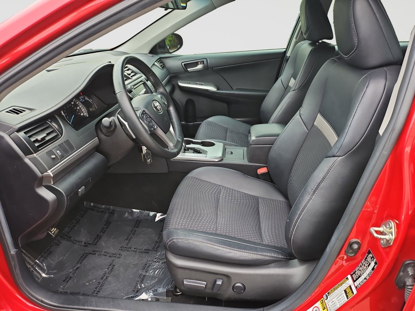 Used 2014 Toyota Camry SE w/ Moonroof Package FWD image 16