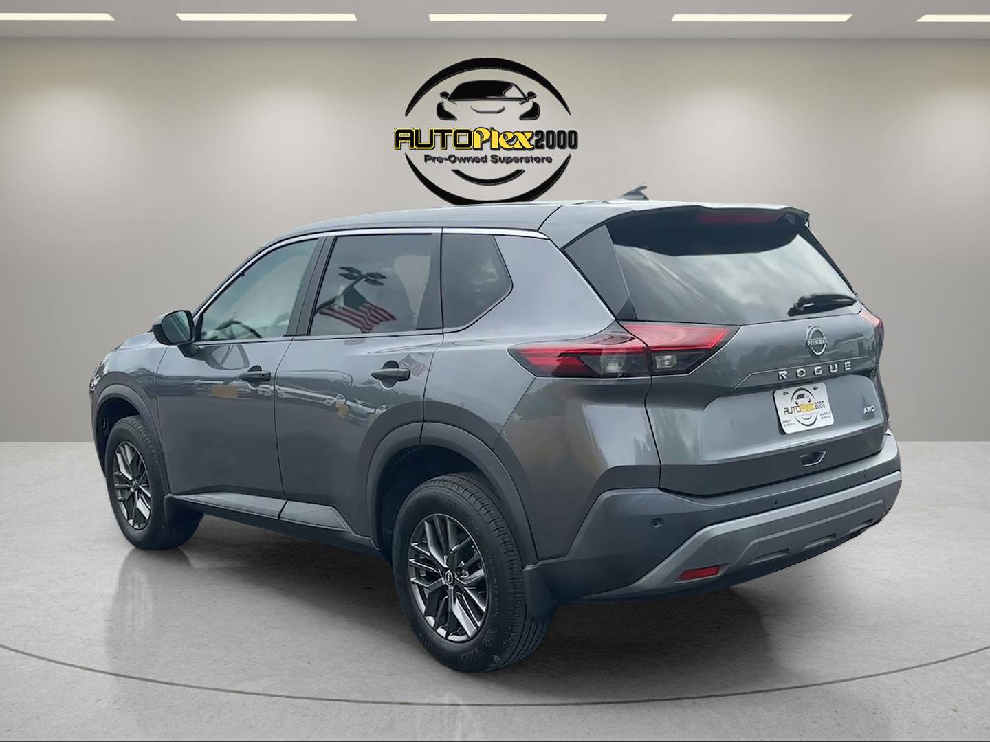 Used 2023 Nissan Rogue S AWD/4WD image 5