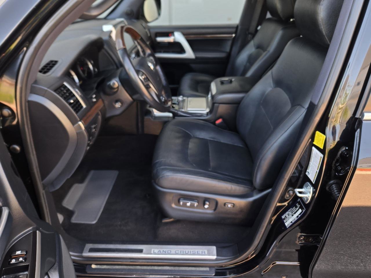 Used 2020 Toyota Land Cruiser Heritage Edition image 2